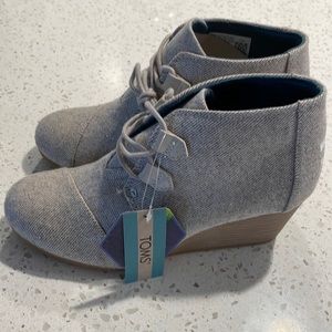 NWT Toms Kala wedge bootie natural shimmer twill